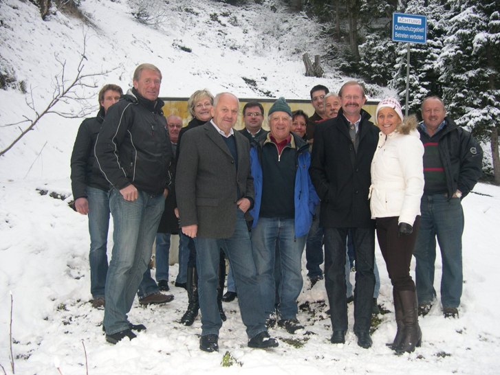 Abordnung der Gemeinde Viehhofen mit Bürgermeister Reinhard Breitfuss neben Bürgermeisterin Sonja Ottenbacher